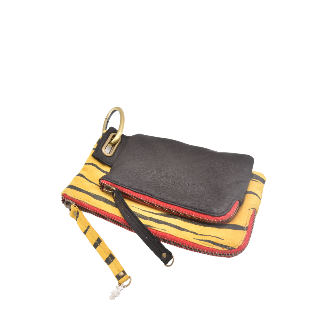 Multi-functional phone hanger Multi-pocket key hanger Kaatje key hanger Recycled leather phone hanger Eco-friendly key hanger Unique leather key hanger Limited edition key hanger Stylish phone and key hanger