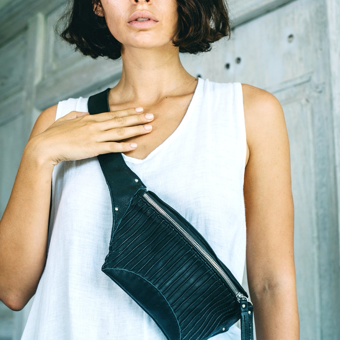 LISALING | BLACK | BELT BAG